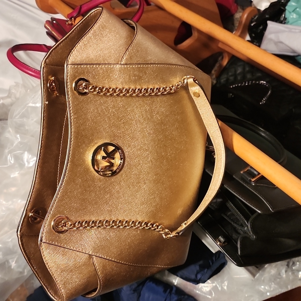 MICHAEL KORS Gold Jet Set Travel Bag